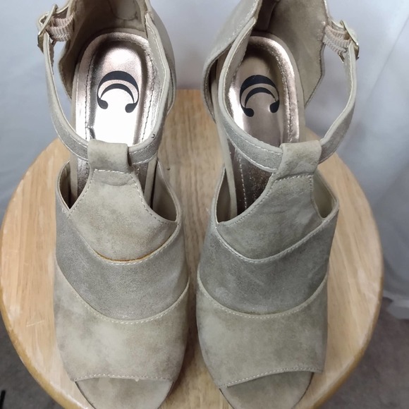 Charming Charlie tan platform peep toe heels - Picture 4 of 10